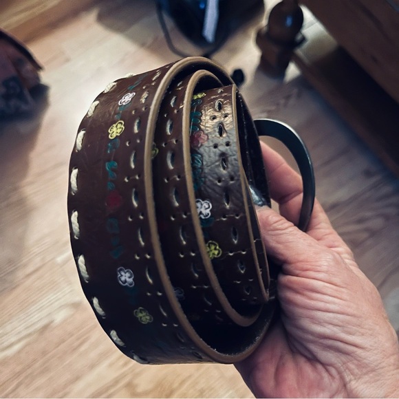 NWOT Brown Leather Painted Flowers With Western Stitching &  Buckle Size XXL - Picture 9 of 9